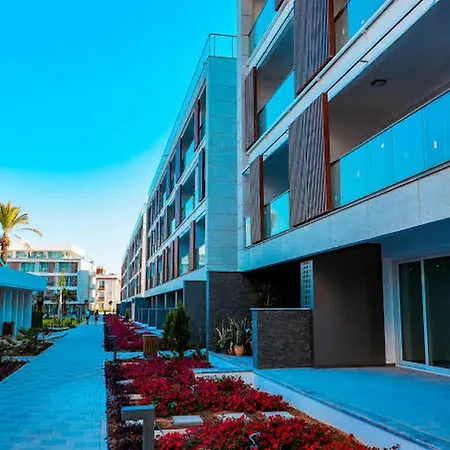 Courtyard Long A5-2+1 *